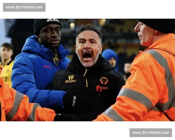 两个月冰火两重天：佩雷拉的掌声与嘘声